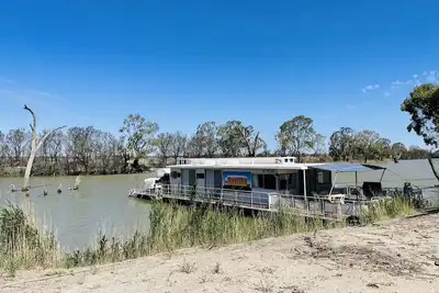 Image de Experience the original houseboat holiday aboard a Liba Liba - Hire Drive