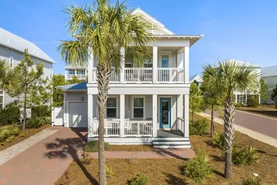 Image de 30a Prominence Beach House - 2 Pools, Dog Friendly, Golf Cart, 4 Bikes, Slps 14