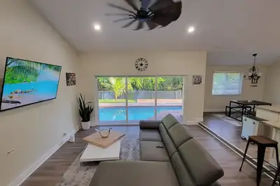 Image de Welcome To Our Pool House And Cozy Stay For A Perfect Family Vacation In Florida