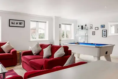 Image de The Nook- Spacious Living Room with Pool Table