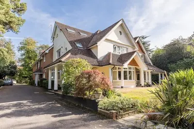 Image de The Gables Penthouse-Short Walk to Branksome Chine