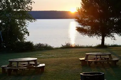 Image de Sunrise Bay Cottages: Rustic elegance for 32 people in 5 luxury cottages.