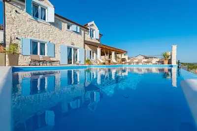 Image de Pool, Sea, Lake, Olive Groves: Stone House for the Perfect Getaway in Dalmatia