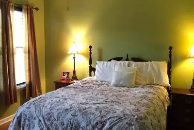 Image de Martinez home Masters Rental- Sleeps 8\n\n