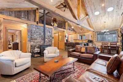 Image de * * * *Private River Front Cabin * * * *