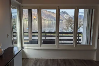 Image de Lovely Lakeside 2-Storey House & Garden