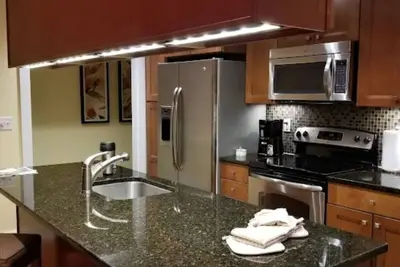 Image de Single family home with fabulous adventures; indoor water park, tubing, etc.