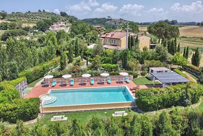 Villa à Forcoli avec 7 chambres à coucher, 16 couchages