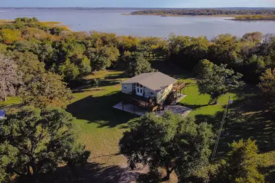 Image de Lakeview Cabin-Lake Access, fire pit, pickle ball, pets ok