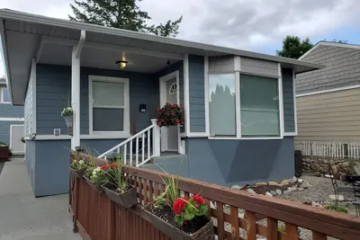 Image de Cute 2-bedroom Furnished House walking distance to Penticton Regional Hospital
