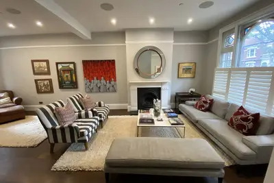 Image de Beautiful, large family house with a game room, in the a prime location.
