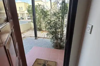 Image de Note: Not Vacant Sunny Springs villa in Dubai, mins from swimming pool/gym.