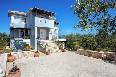 Image de Villa 'Lianolia' avec vue sur les montagnes, Wi-Fi et climatisation