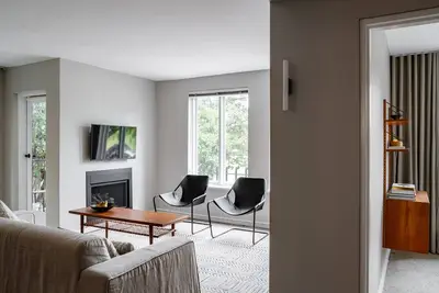 Image de Prestigious in Prahran by Ready Set Stay- linen, Wifi, across the road from park