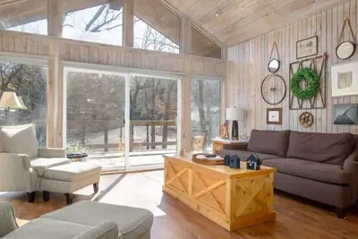 Image de Woodland Breeze with Hot Tub