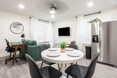 WeLoveBishopArts! King Bed|2nd Floor