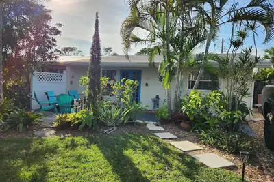Image de Cute coastal cottage close to beach and downtown nightlife.