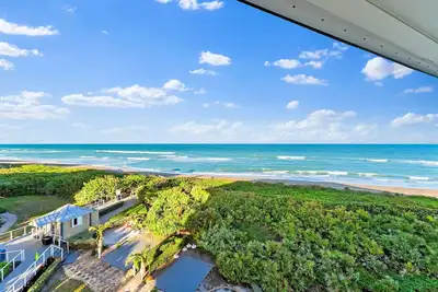 Image de Oceanfront Penthouse Xl Balcony w/ Gorgeous Views, S. Hutchinson Island/Stuart\n
