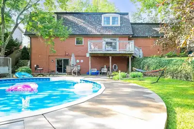 Image de Harmony Hideaway Over 4000 sqft, 5 mins to Bsu & Iu, Games Rooms and Summer Pool