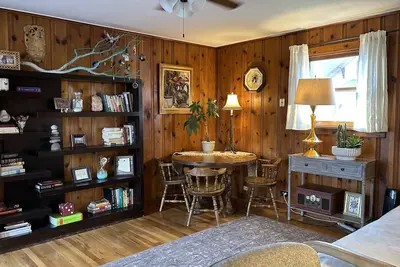 Image de My Awesome Downtown Apt - Walking distance to all Historic Dwtwn Flagstaff!