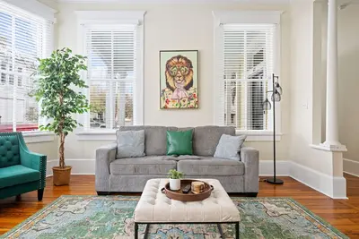 Image de Historic Downtown Family Friendly Spacious Home