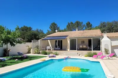 Image de Maison avec piscine, à 10 minutes de Nîmes