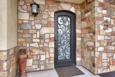 Image de Luxury Downtown Rental (Hot Tub/Pet Friendly) #10