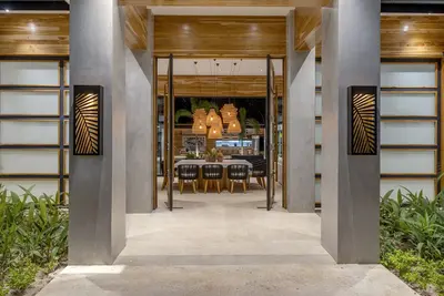 Image de Private Pool, Beach club access, Modern luxury home