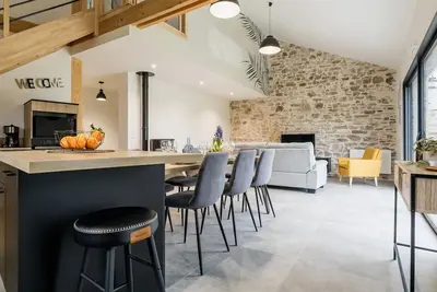 Image de Gîte Familial Rénové, Proche Canal, Terrasse, Jardin, et Verger Commun, à 20 km de Nantes