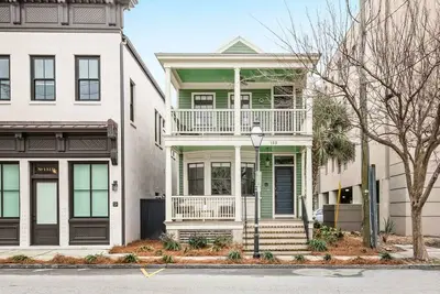 Image de Emerald House | 4br Charleston Charm Near King St!