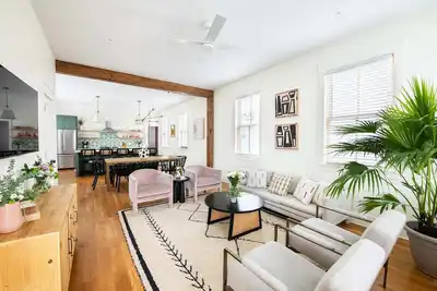 Image de The Saint | Newly Built Charleston Home - Walkable