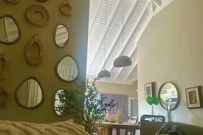 Image de 7 @ Drax Hall• Private Beach Access • Pool • Starlink Wi-Fi