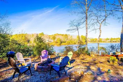 Image de Waterfront Getaway + Game Room, Kayaks, Firepit