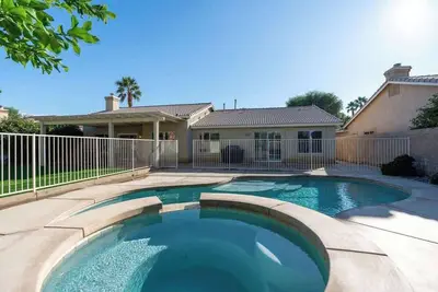 Image de Serenity Oasis: Luxurious Indio Retreat W/ Private