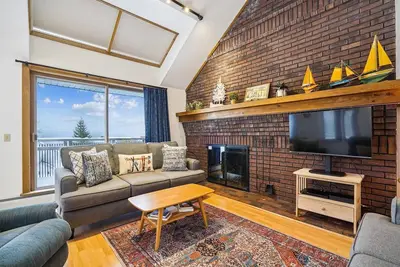 Image de Sunrise Village East Glade B2:  Ski in/ski out right from your 3 bedroom condo