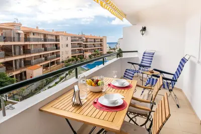 Image de quiet, cozy ren. apartment, modern furnishings, large terrace, pool, WiFi, garage