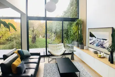 Image de Maison climatisée avec grand jardin aux portes de Paris (localisation idéale Jo)