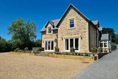 Image de Beautiful secluded house hidden in the countryside