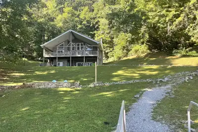 Image de Lakefront property on Lake Glenville, Nc close to all Western Nc has to offer.