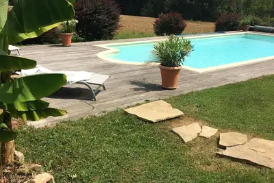 Image de Ma maison à la campagne avec piscine privée.