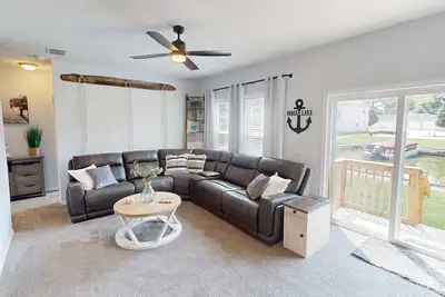 Image de Beautiful Indian Lake home on Tecumseh Island canal!