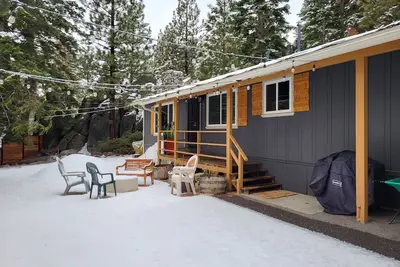 Mtn home close to Heavenly Stagecoach/Boulder. Get your ski/hike on, or chill out