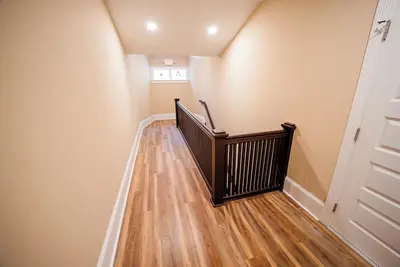 Image de New Apartment in Victorian House. Light filled space with full sized kitchen.