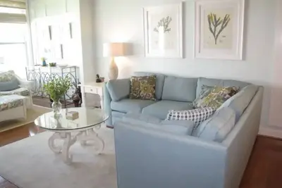 Image de 3 Bedroom, 2 Bathroom Lewes Condo with Pool: Walking distance to Nassau Vineyard