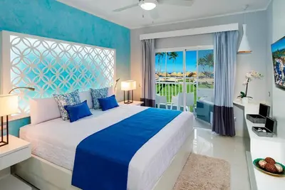 Image de All inclusive mini suite, jetted tub and balcony at Grand Sirenis in Punta Cana
