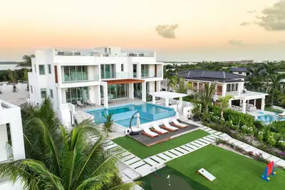 Image de Azure Sunset Villa