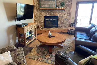 Image de Family friendly with spectacular views just 3min from the hill!