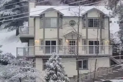 Image de Stunning Views, Lake Gregory, Near Skiing, 2 Fireplaces, 2 Large Balconies