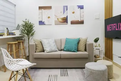 Image de Unbeatable Location! ~20secs walk to White Beach - with Kitchen, Dining & Living