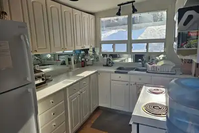 Image de Charming 2-bedroom waterfront cottage with WiFi, Ac, solarium, in campbellford